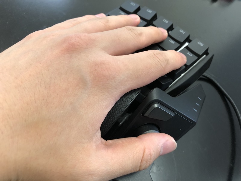 RAZER ORBWEAVER CHROMA 親指