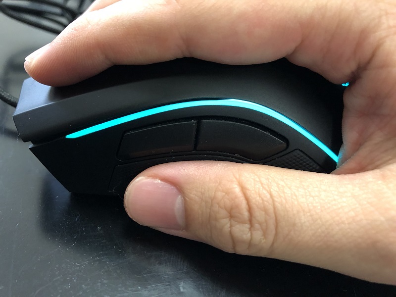 RAZER MAMBA ELITE 握った感じ